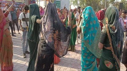 place of appearance of Radharani in Mathura Devotees played Holi with enthusiasm at Rawal Dham