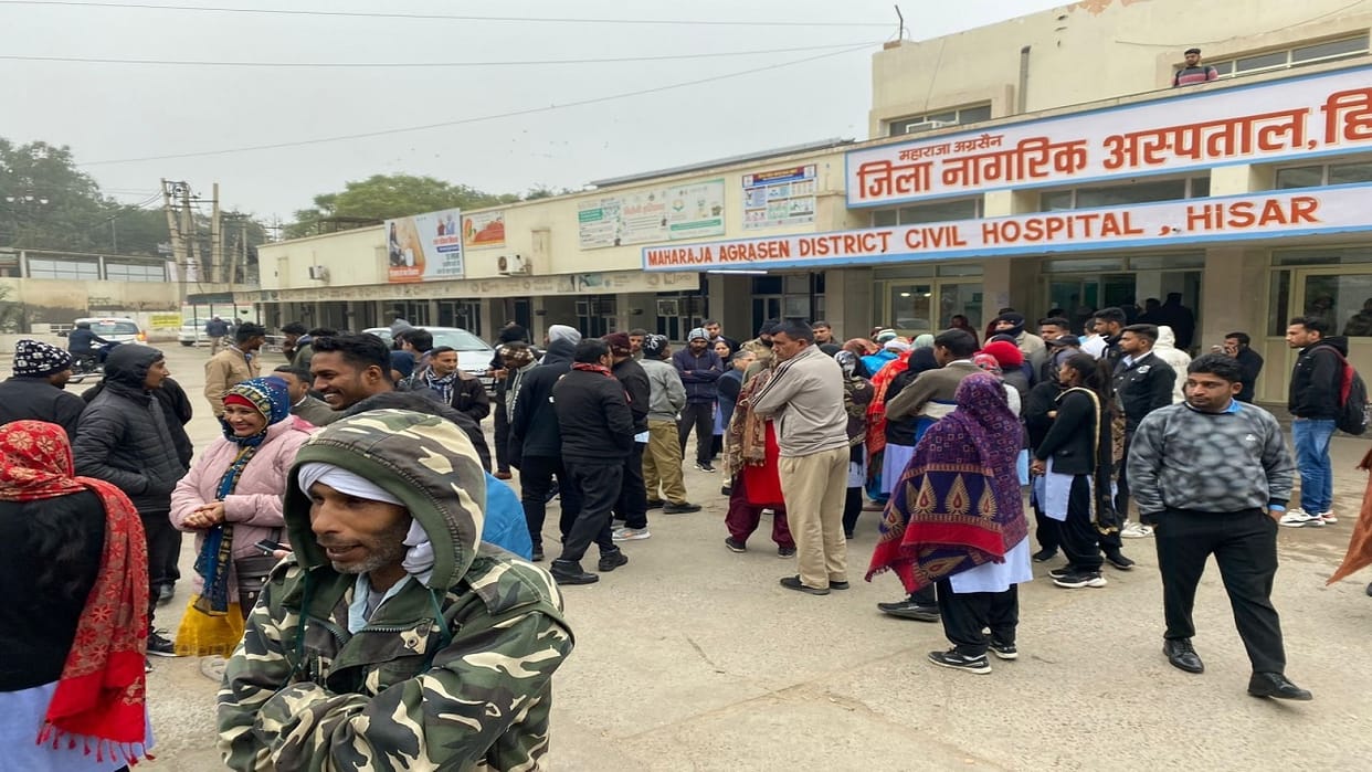 When mother who gave birth in Hisar civil hospital scolded, nurses pretended to be Yashoda and pampered child
