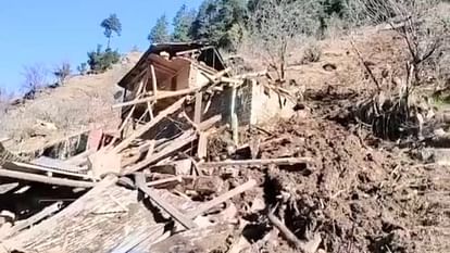 wo and a half storey house collapseddue to landslide in Nagni Nala of Jagatsukh manali