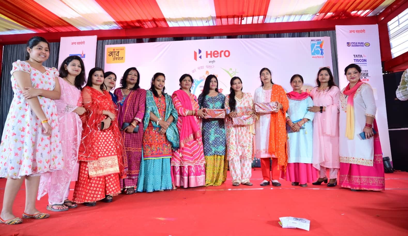 Amar Ujala Gaon Mahotsav, Holi of flowers played in Phagunotsav, second day dedicated to women empowerment