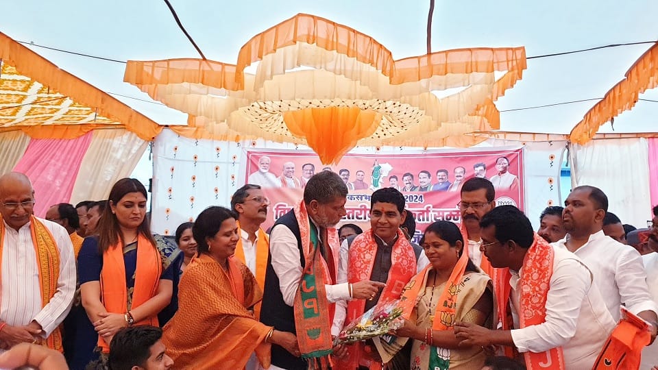 Lok Sabha Elections Thousands of Congress workers joined BJP in Gariaband