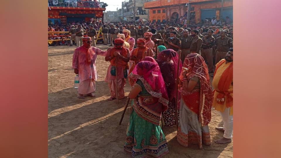 See supernatural scenes of Lathmar Holi in Nandgaon in pictures