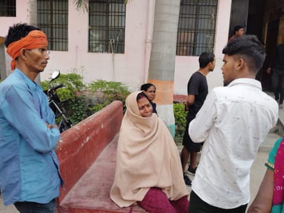 Mau Accident: बाइक से बच्चों को लेकर स्कूल जा रहा था युवक, बस ने मारी जोरदार टक्कर; एक मासूम की मौत Roadways bus collides with bike innocent child died and three injured in Mau