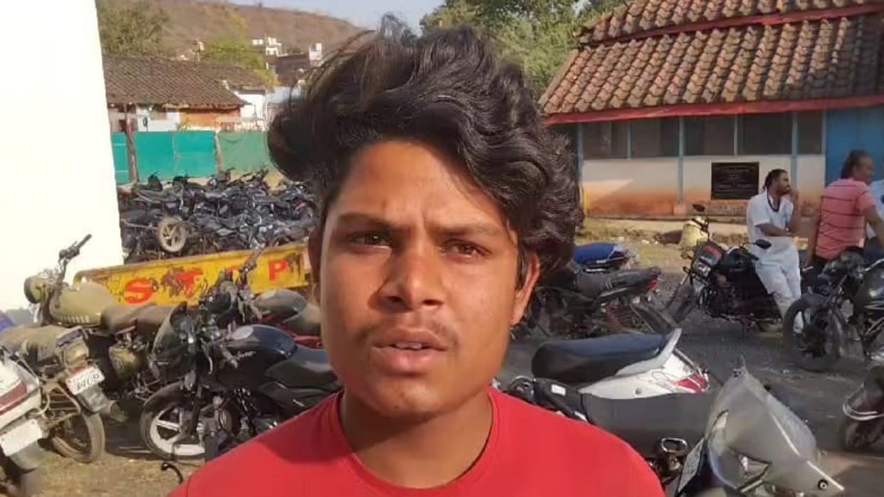 Damoh News 80 thousand rupees withdrawn from bank for treatment stolen from scooter in broad daylight