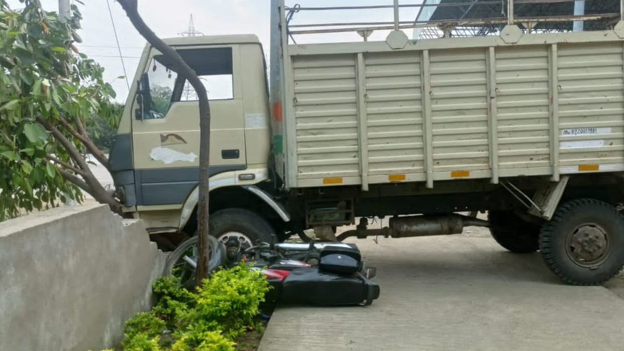 Drunk driver rams truck into room at toll plaza