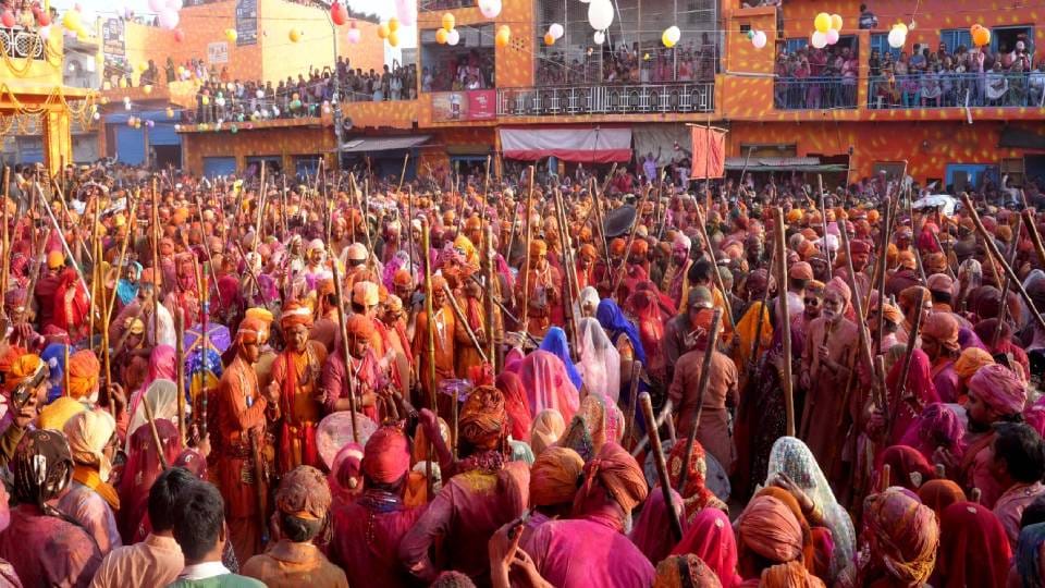 Barsana ki Gori Phaguva Mangan aayin watch scenes of Nandgaon Lathmaar Holi live in pictures