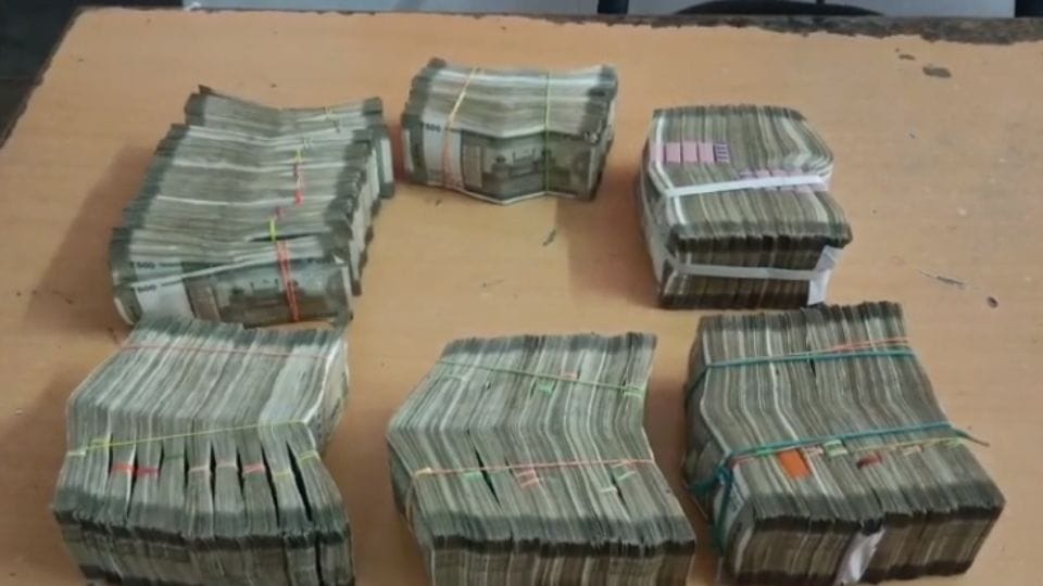 Police seized Rs 28 lakh during vehicle checking in Rajnandgaon