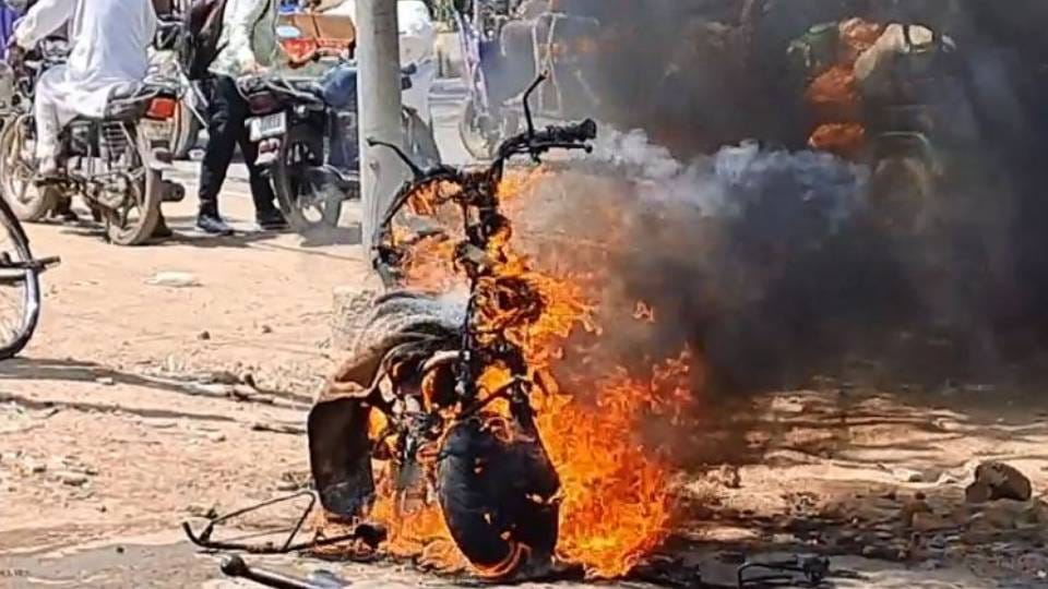 Scooty burnt to ashes due to fire during repairing in Mathura