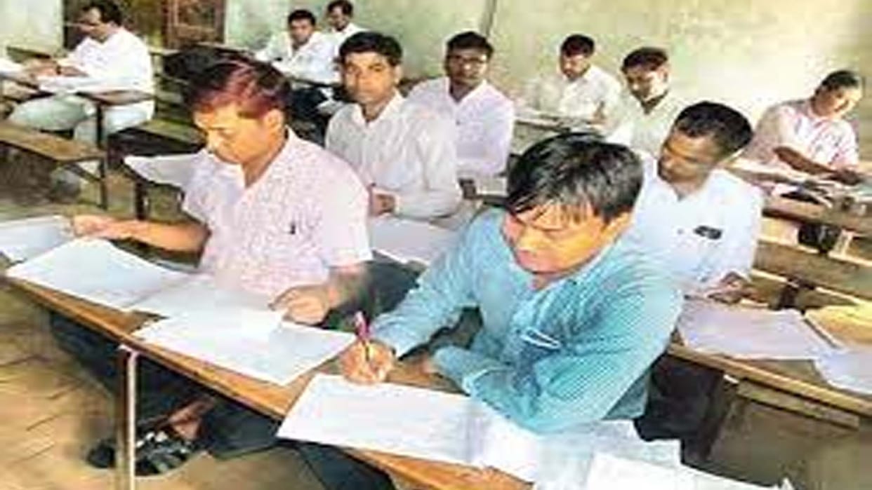 Auraiya: Two days' salary stopped for 50 teachers absent in evaluation, notice issued