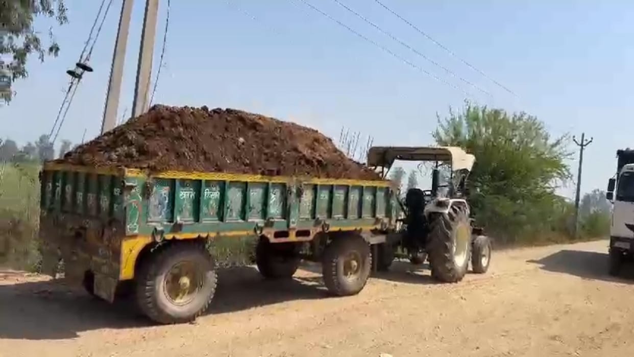 Accident on Jind Road in Sonipat, Mother and son riding bike died after being hit by tractor trolley
