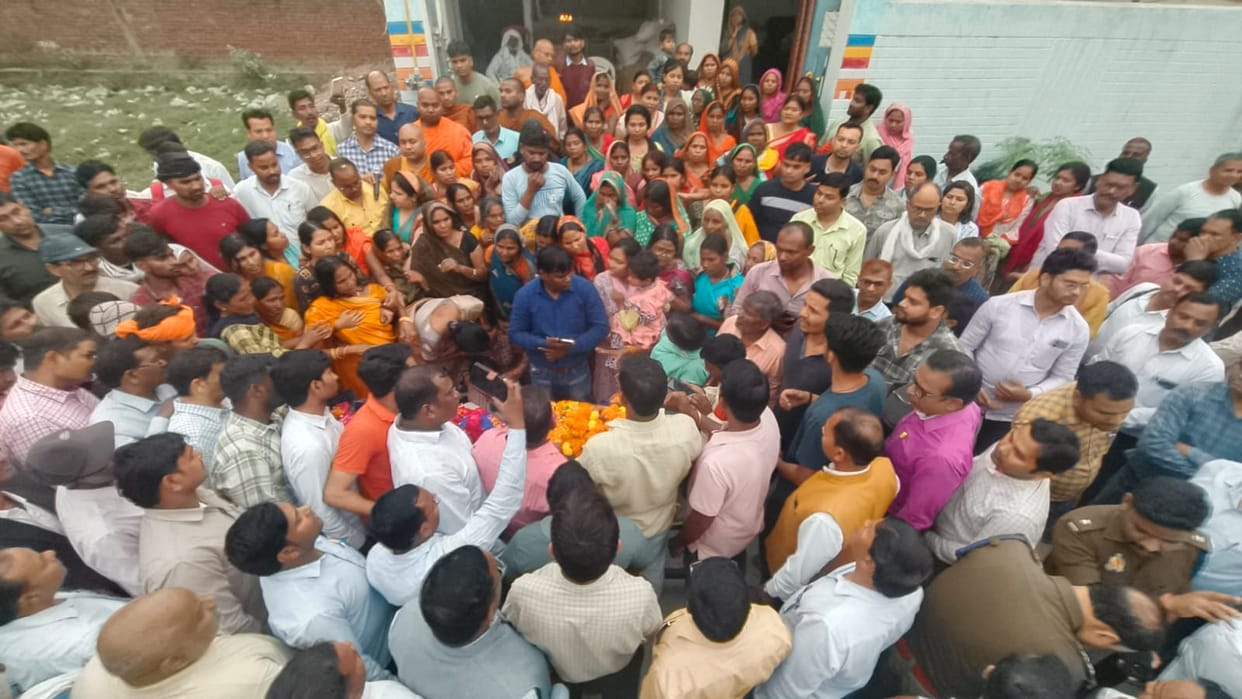 Teacher Murder Case Painful story of family crying after body reached Varanasi