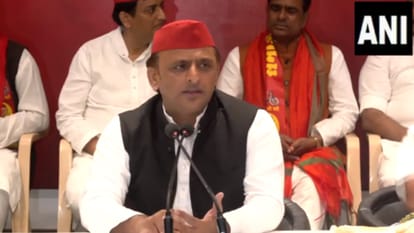 UP: Angered by Deve Gowda's decision, Janata Dal merged with SP, many BJP-BSP leaders also joined the party