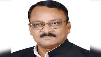 लोकसभा चुनाव: सपा ने पीलीभीत से भगवतसरन गंगवार को बनाया प्रत्याशी, जातीय समीकरण साधने की कवायद SP declared Bhagwatsaran Gangwar as its candidate from Pilibhit Lok sabha seat