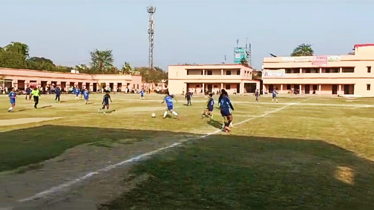 Bihar: Banaras defeated Ranchi 4-0 in women's football tournament in West Champaran, team reached semi-finals