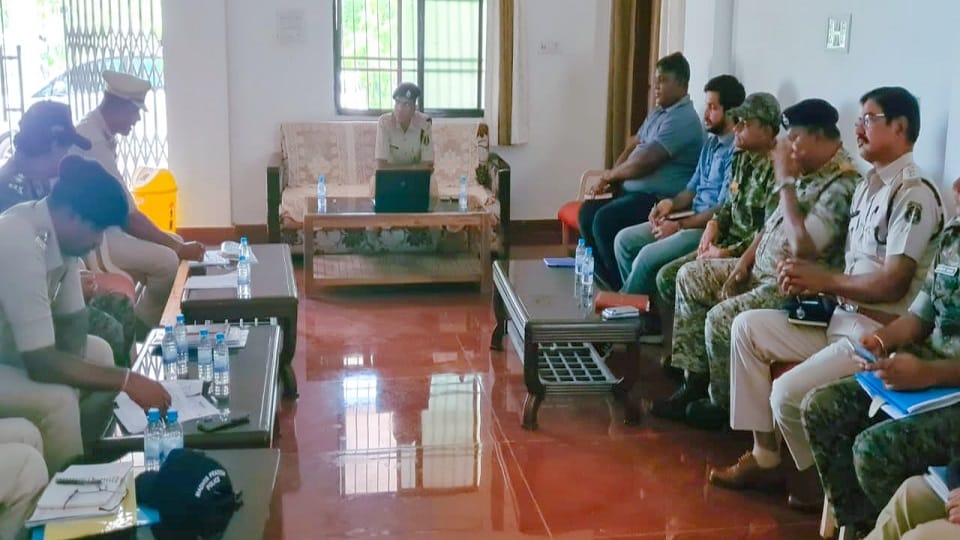 MP CG Police meeting Discussion on prevention of Naxal movement in the border