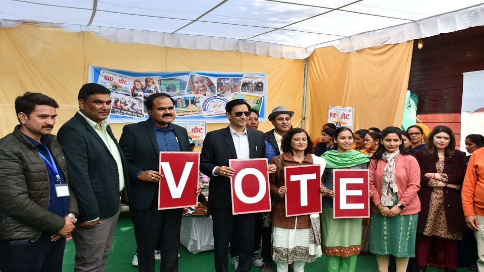 Kumaon Commissioner Deepak Rawat inaugurated Democracy Cafe in Bhowali