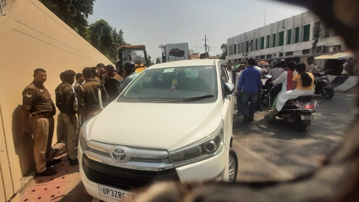 UP Minister Asim Arun car's challan near vidhansabha in Lucknow.