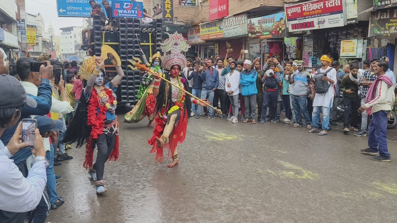 Holi 2024 celebration devotees play pyre ashes at Harishchandra Ghat Varanasi