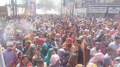 Lakhs of devotees gathered to circumambulate in Vrindavan on Rang Bharani Ekadashi