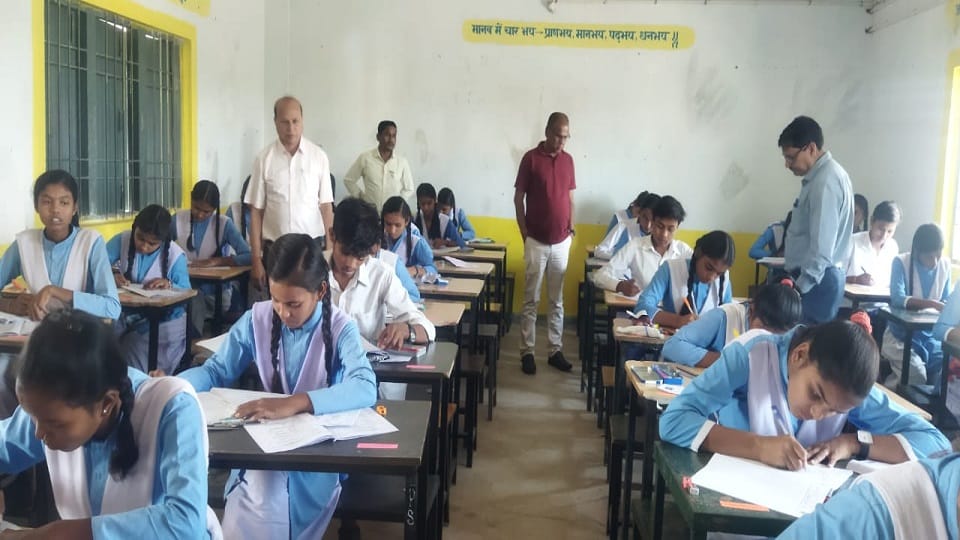 Board exams in final round 10th exam is over evaluation will start from March 23 in Kabirdham