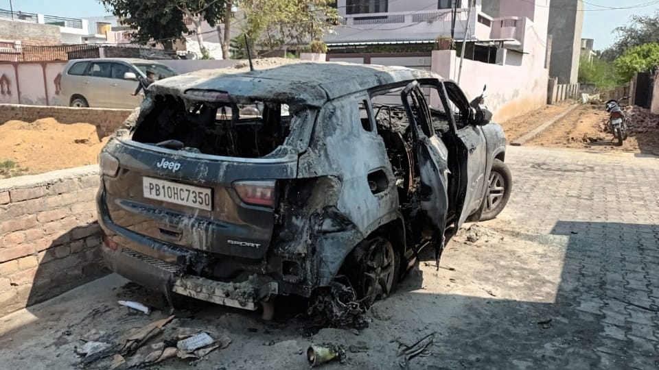 Bike riders burnt retired captain car in ludhiana