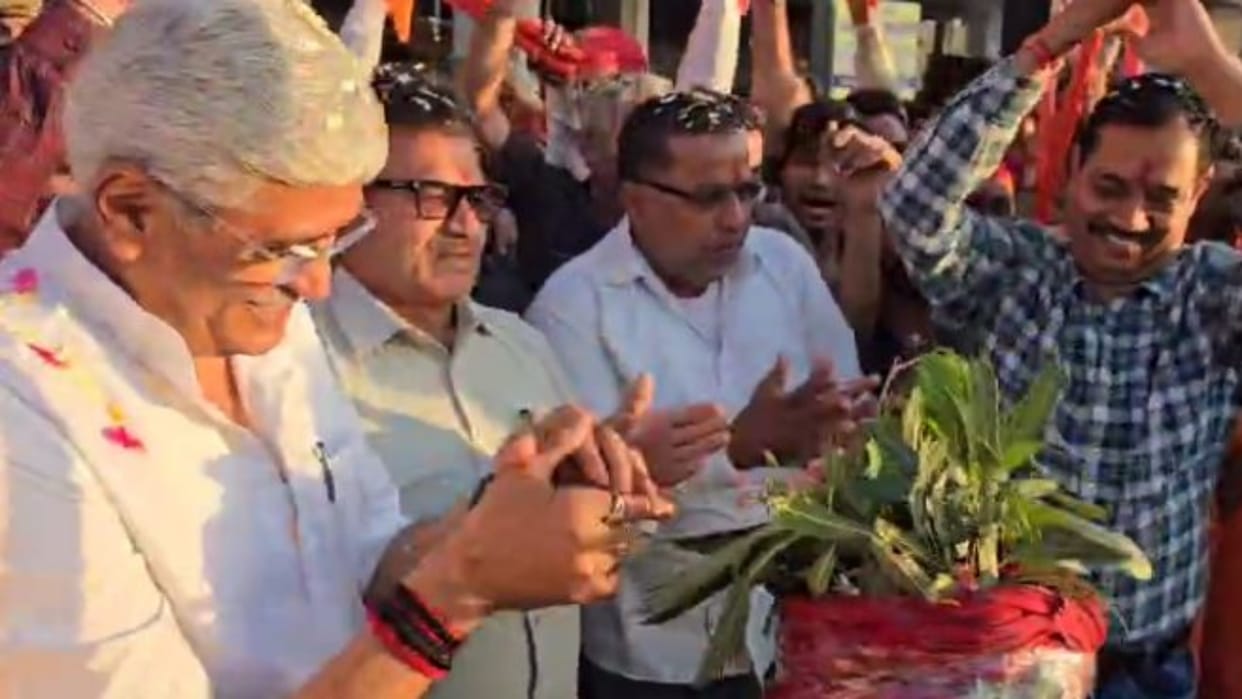 Rajasthan News: Gajendra Shekhawat reached the Holi Milan function of Bhadwasiya, sang Phag songs with Gariya