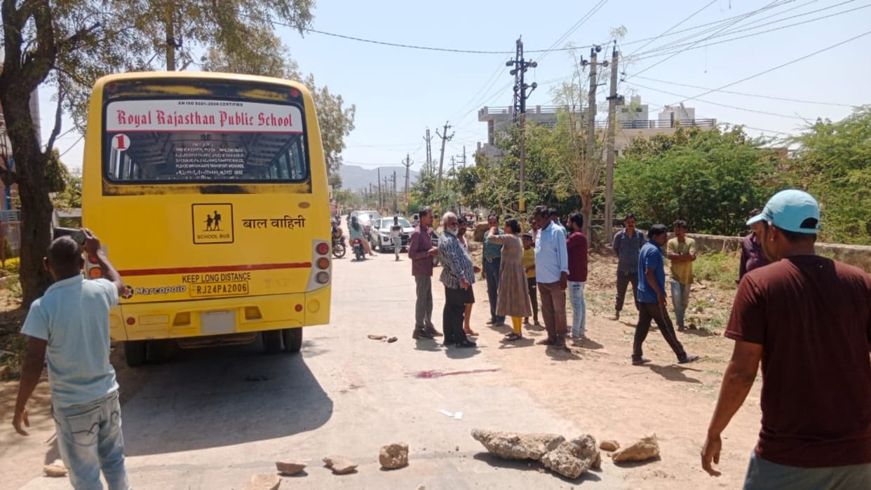 Sirohi Sister-in-law and sister-in-law killed in collision with school bus while going to visit temple