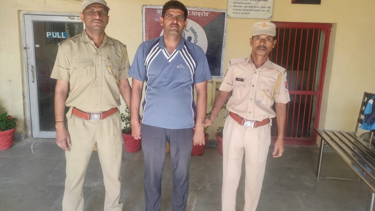 Sirohi News Liquor was going to Gujarat from Ala Hazrat Express smuggler arrested