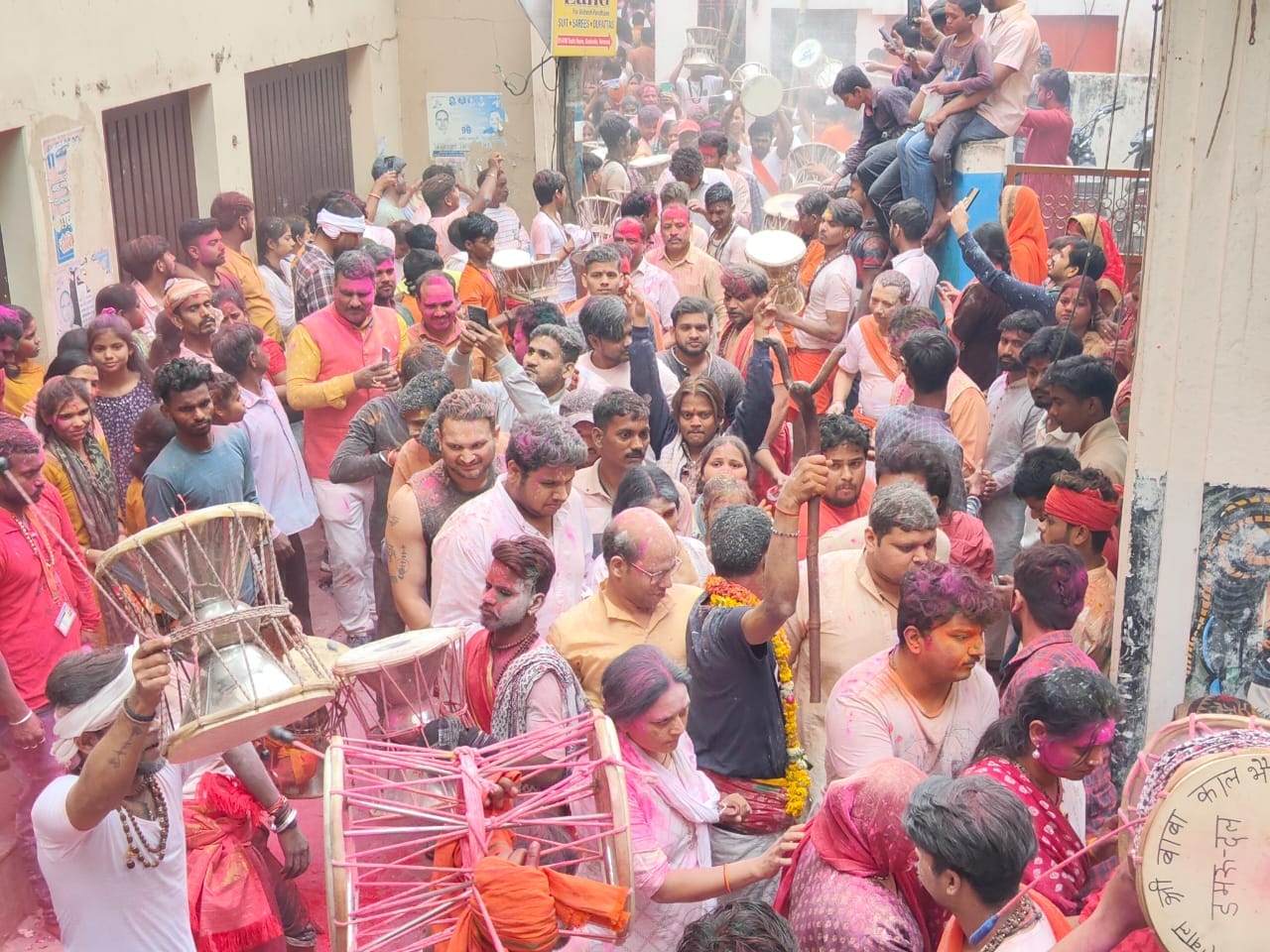 Rangbhari Ekadashi Crowd devotees at Vishwanath Dham to offer Gulal to Baba