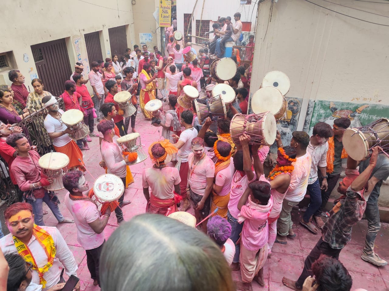 Rangbhari Ekadashi Crowd devotees at Vishwanath Dham to offer Gulal to Baba