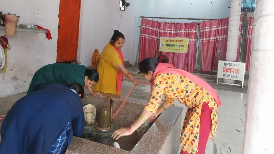 Sanatan Sanstha Samaj cleaned Shiv Shakti Temple premises of New Kondli Phase 3 Delhi