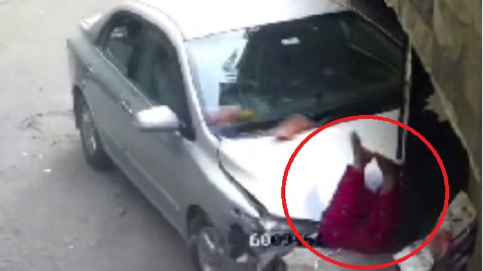 man hits old woman with car in Geeta Colony delhi dies on the spot