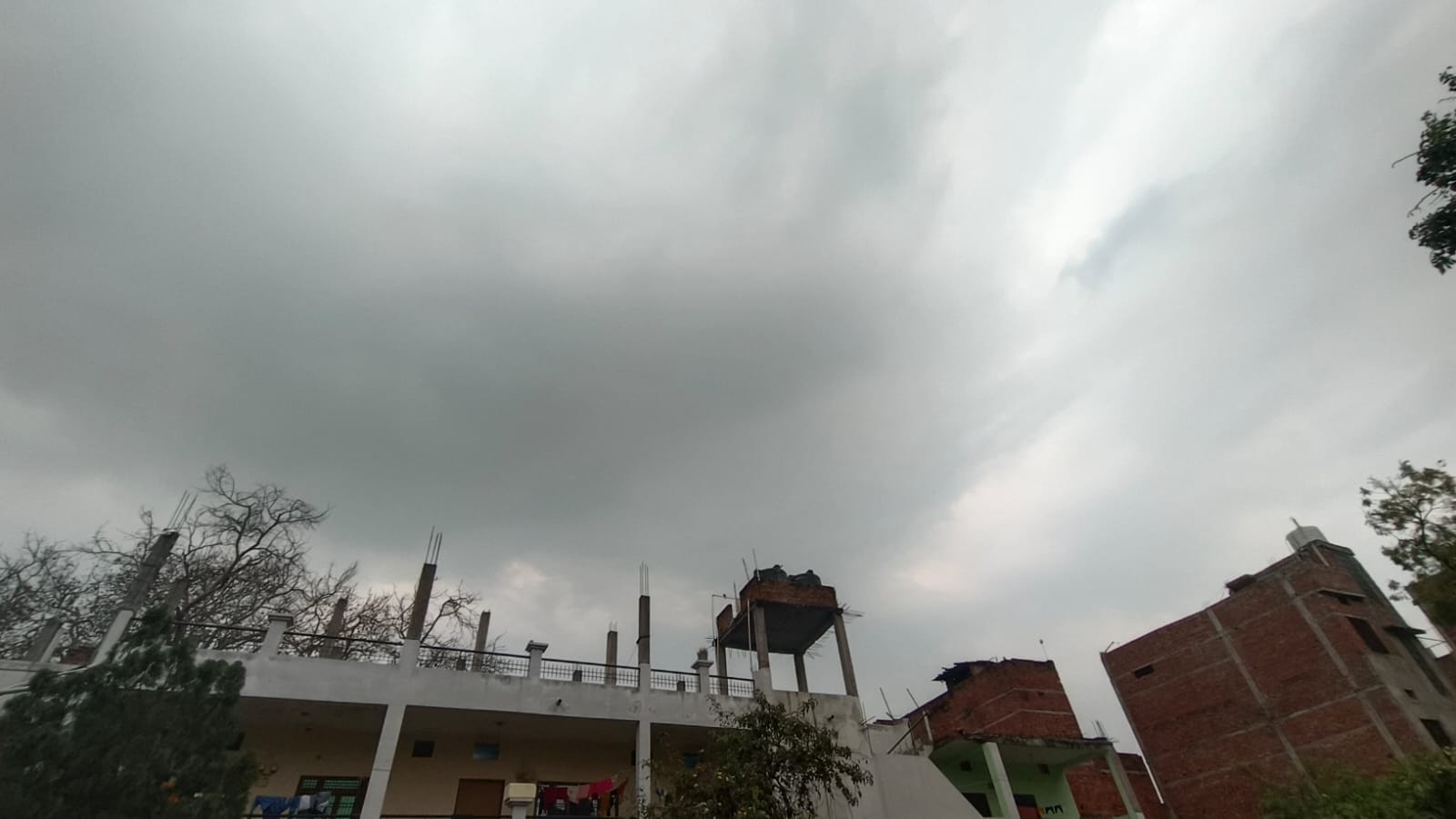 Varanasi Weather Forecast Update Today heavy rain in kashi on Rangbhari Ekadashi