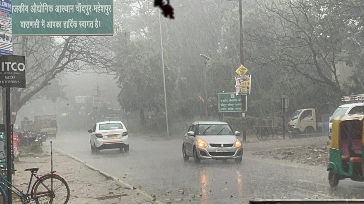 Varanasi Weather Forecast Update Today heavy rain in kashi on Rangbhari Ekadashi