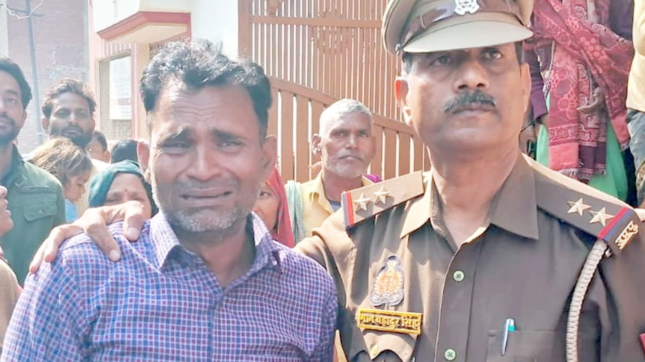 Budaun Double Murder Case Police is installing CCTV cameras in Vinod house