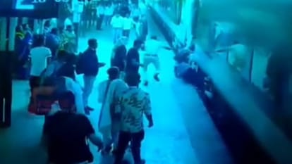 Policeman saved the life of a person who fell on the platform