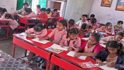 Students appearing for exam on sackcloth: Plight revealed when paper started