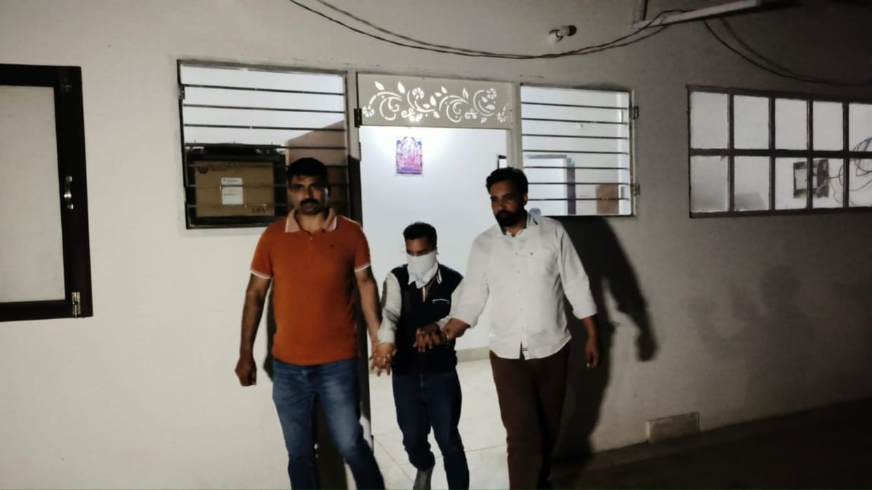 Haryana: Welfare department employee caught taking bribe of Rs 30 thousand