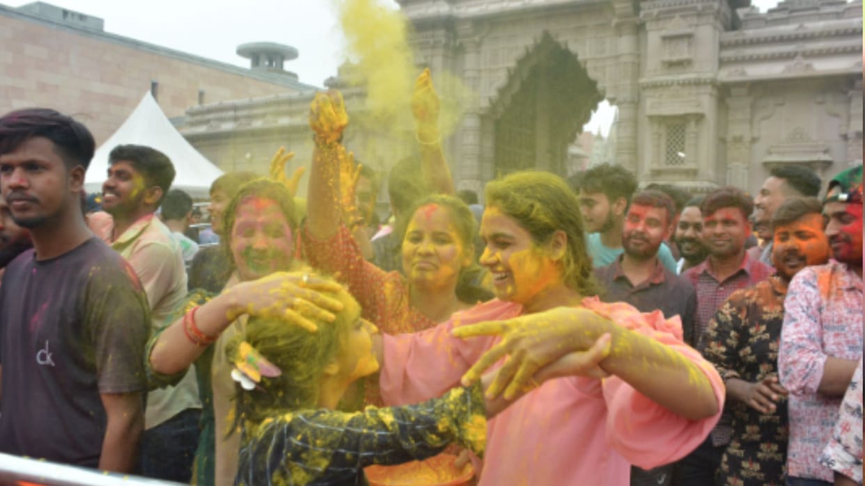 Holika Dahan Muhurat Lucknow: Holika Dahan Will Be Held At 3480 Places, Nine Processions Will Be Taken Out