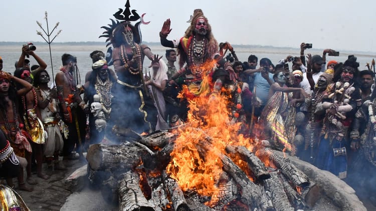 Holi In Varanasi See Amazing View Of Kashi Unique Holi In Latest Pictures -  Amar Ujala Hindi News Live - Holi 2024:30 तस्वीरों में देखें काशी की अनोखी  होली का अद्भुत नजारा,