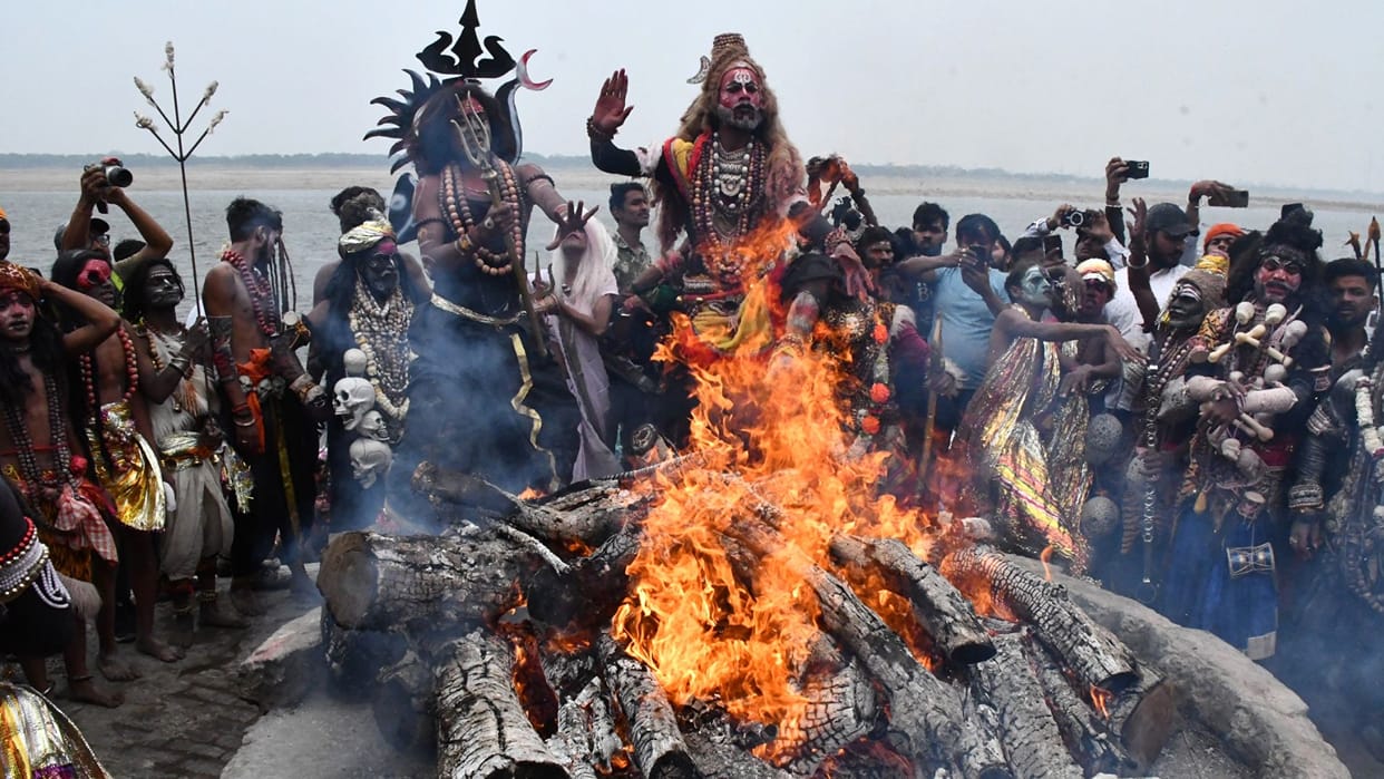 Holi in varanasi See amazing view of Kashi unique Holi in latest pictures