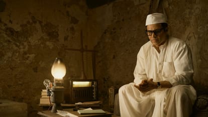 Ae Watan Mere Watan Review by Pankaj Shukla Sara Ali Khan Kannan Iyer Sparsh Shrivastava Emraan Hashmi