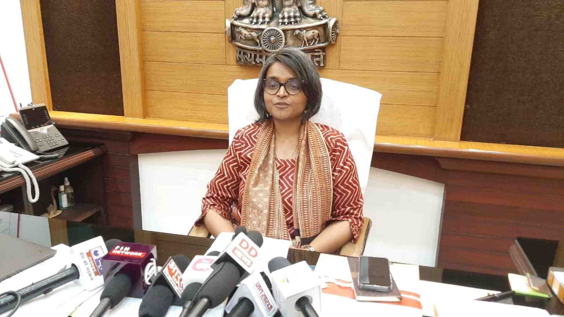 जिला निर्वाचन अधिकारी नम्रता वृष्णि