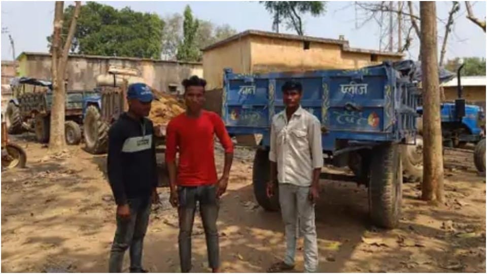 JCB and tractor seized doing illegal excavation in Umaria Mineral Department took action