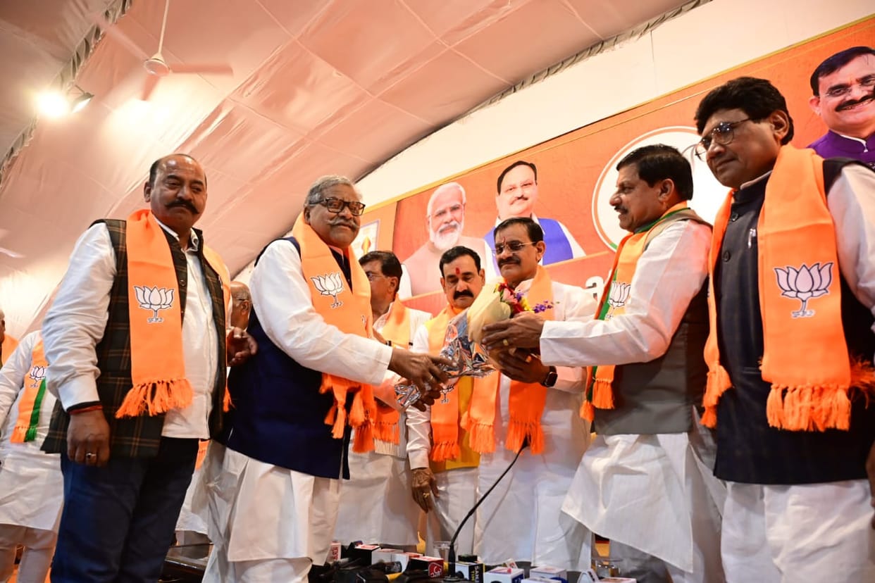 MP News: Congress again blow, 1500 workers join BJP, joining Guinness Records party will record