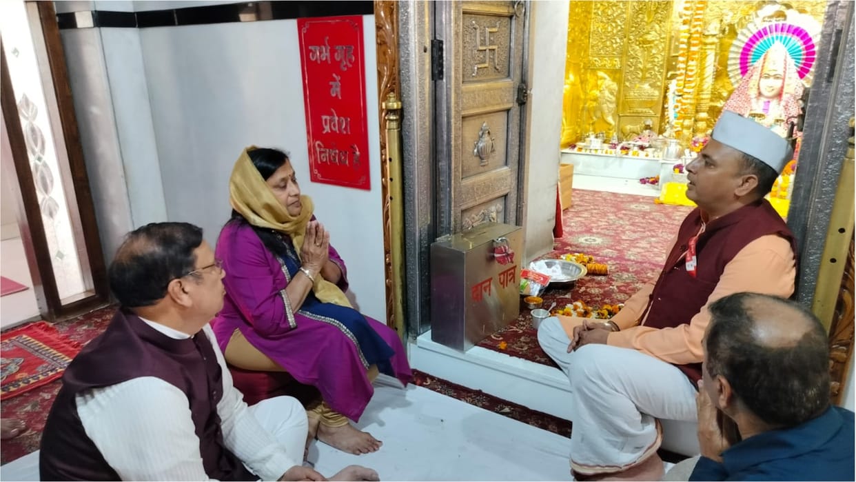 Haryana: Dr. Kamal Gupta reached Panchkula to seek blessings from Mata Mansa Devi