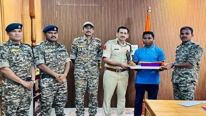 Dangerous Naxalite with a reward of Rs 8 lakh surrenders in Sukma district