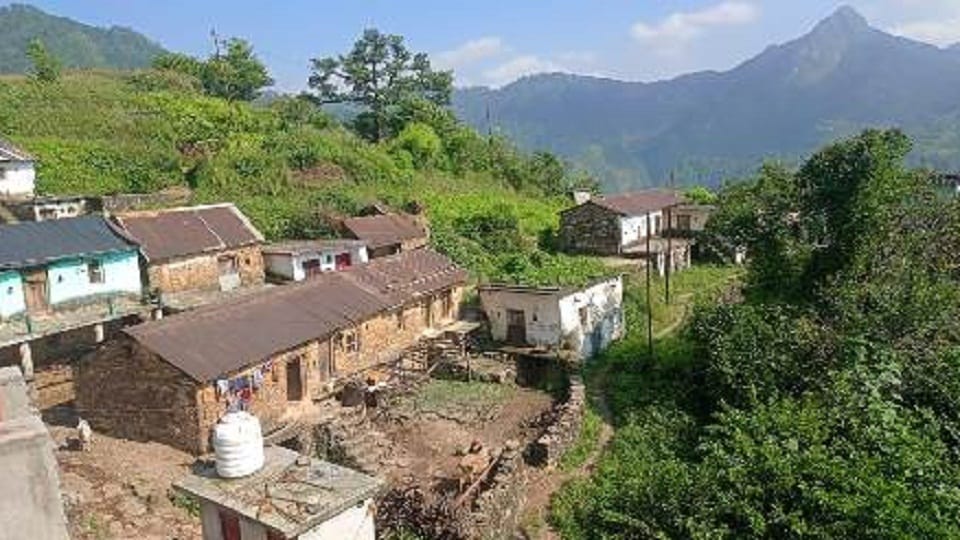 Retired clerk lost his life due to lack of road facilities in Kapkot bageshwar