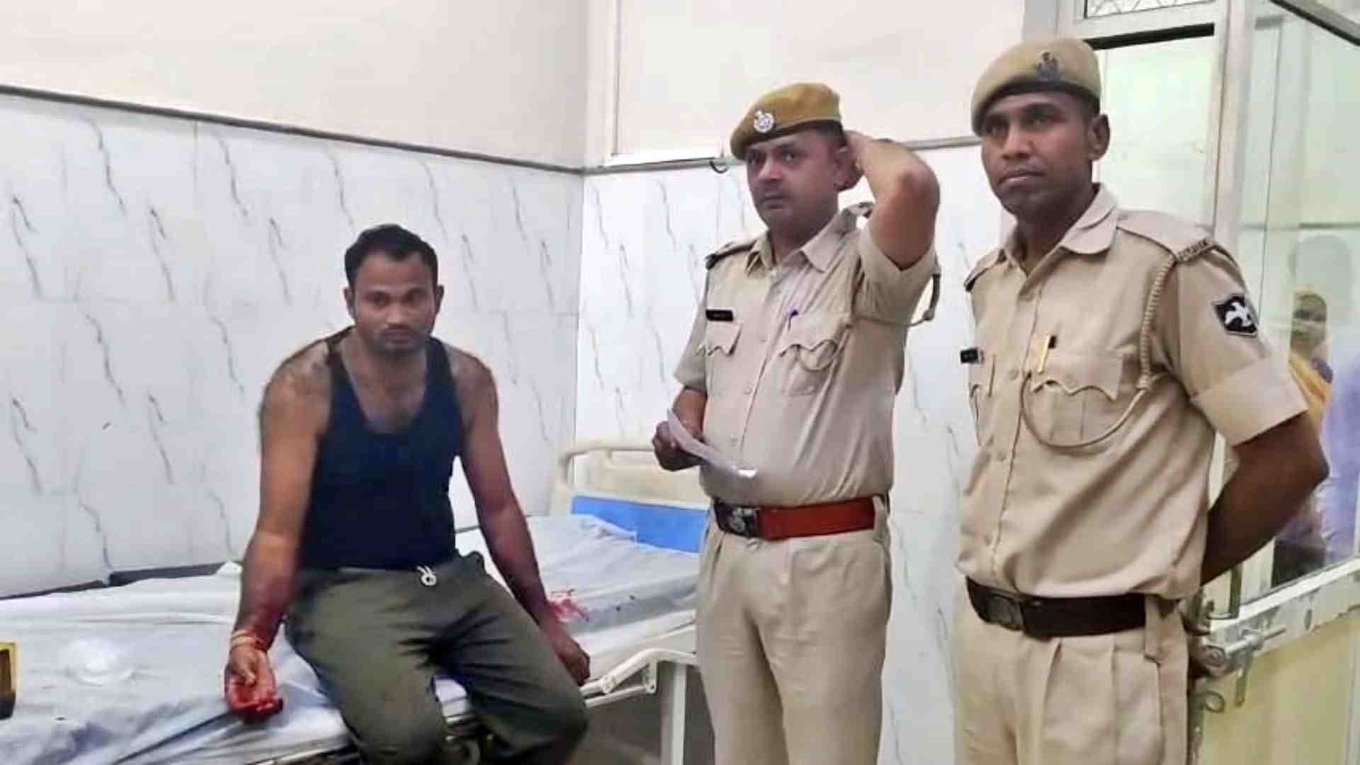 पुलिस की गिरफ्त में आरोपी।