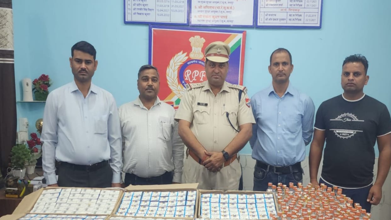 Rajasthan sirohi Liquor found in Bareilly Bhuj Ala Hazrat Express train